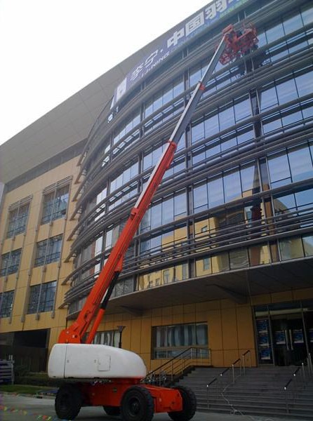 自行直臂升降機 自行直臂升降機