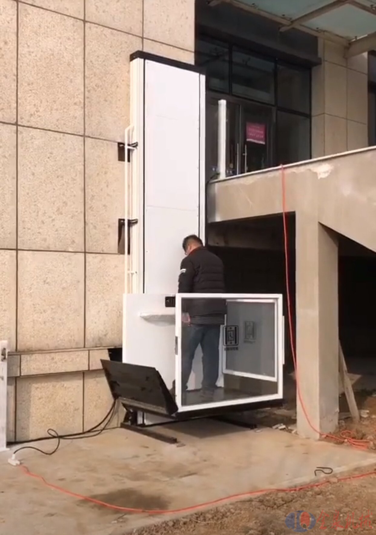 無(wú)障礙垂直升降機(jī)