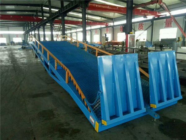 移動(dòng)登車橋,熱線15066125211 登車橋