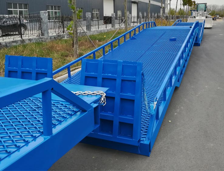 移動(dòng)登車橋,熱線15066125211 登車橋